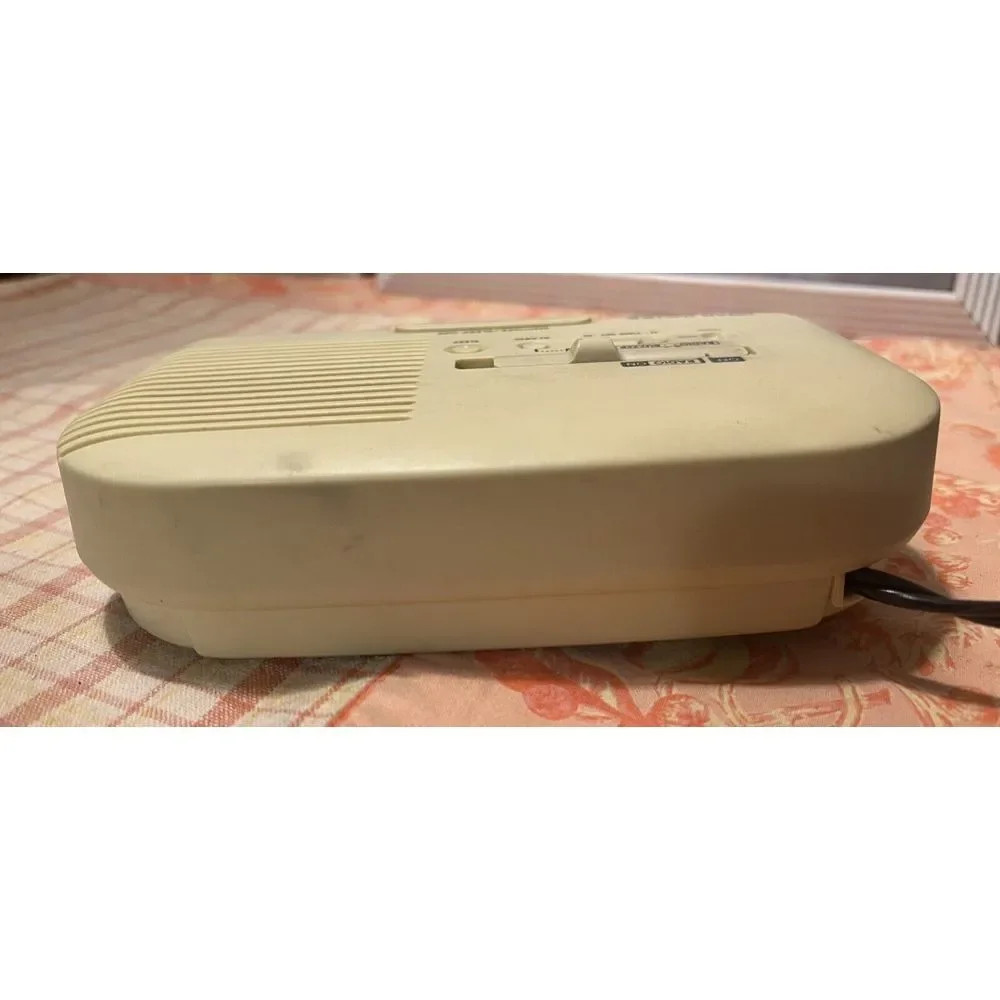 Vtg Sony‎ Dream Machine AM/FM Alarm Clock Radio White Model ICF-C25 9V Tested
